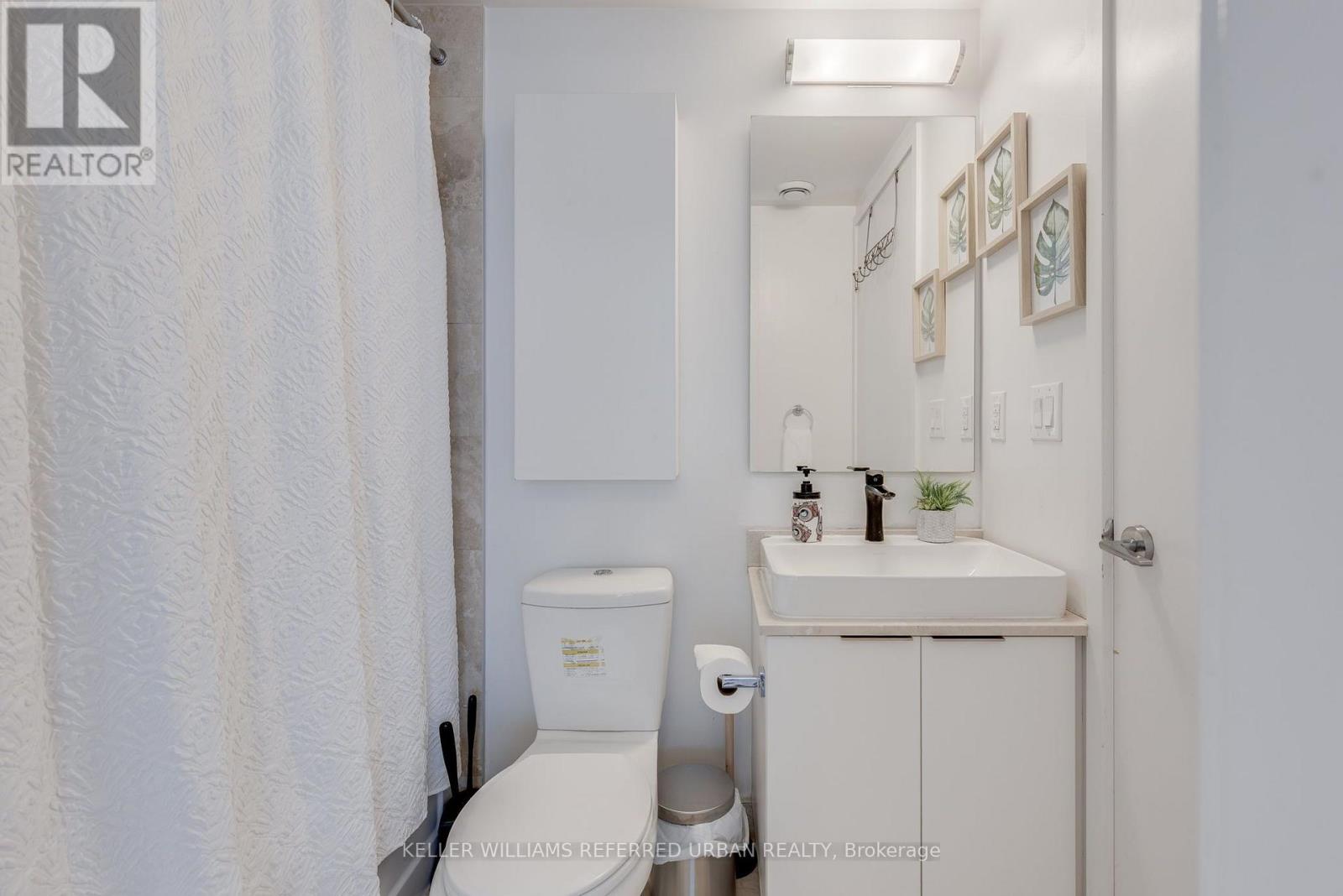 1812 - 14 York Street Property Photo 11
