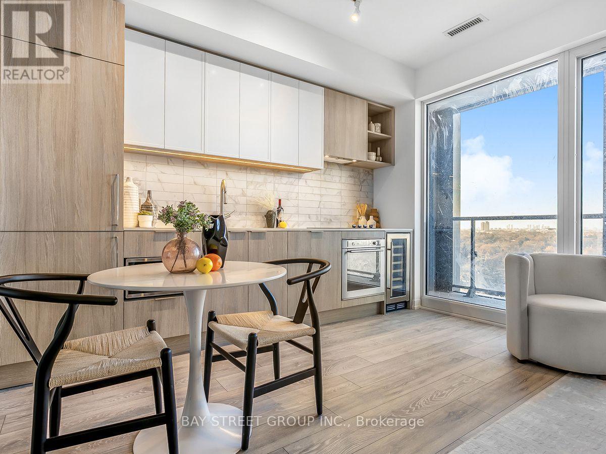1812 - 2020 Bathurst Street Property Photo 1