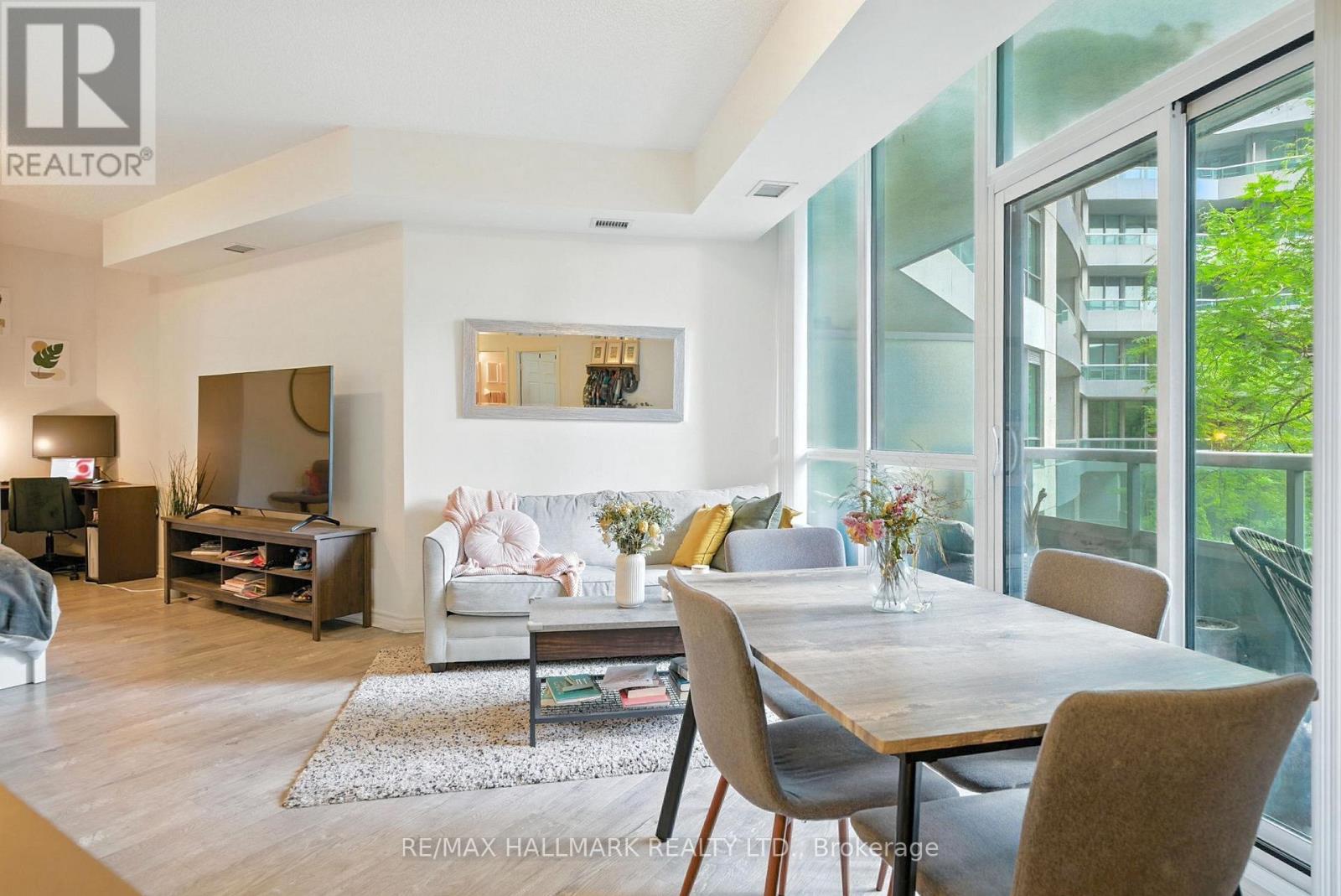 301 - 25 LOWER SIMCOE STREET Property Photo 1