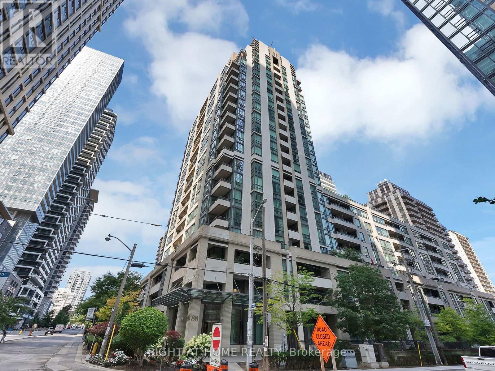812 - 88 BROADWAY AVENUE