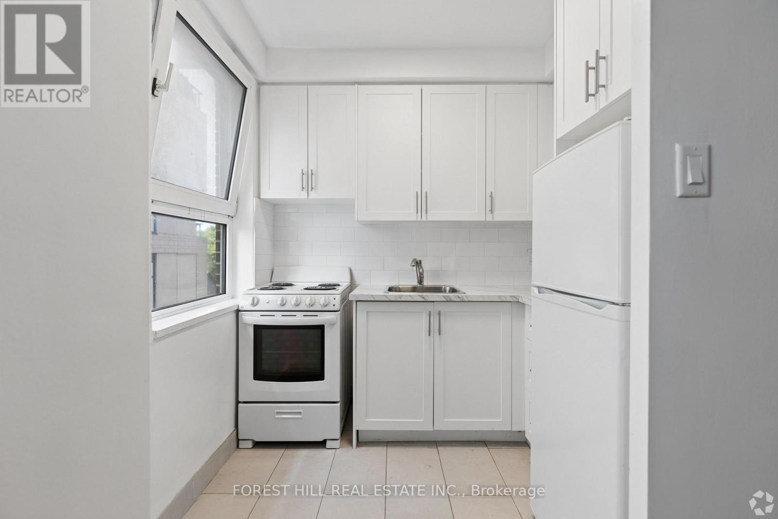 507 - 291 Avenue Road Property Photo 14
