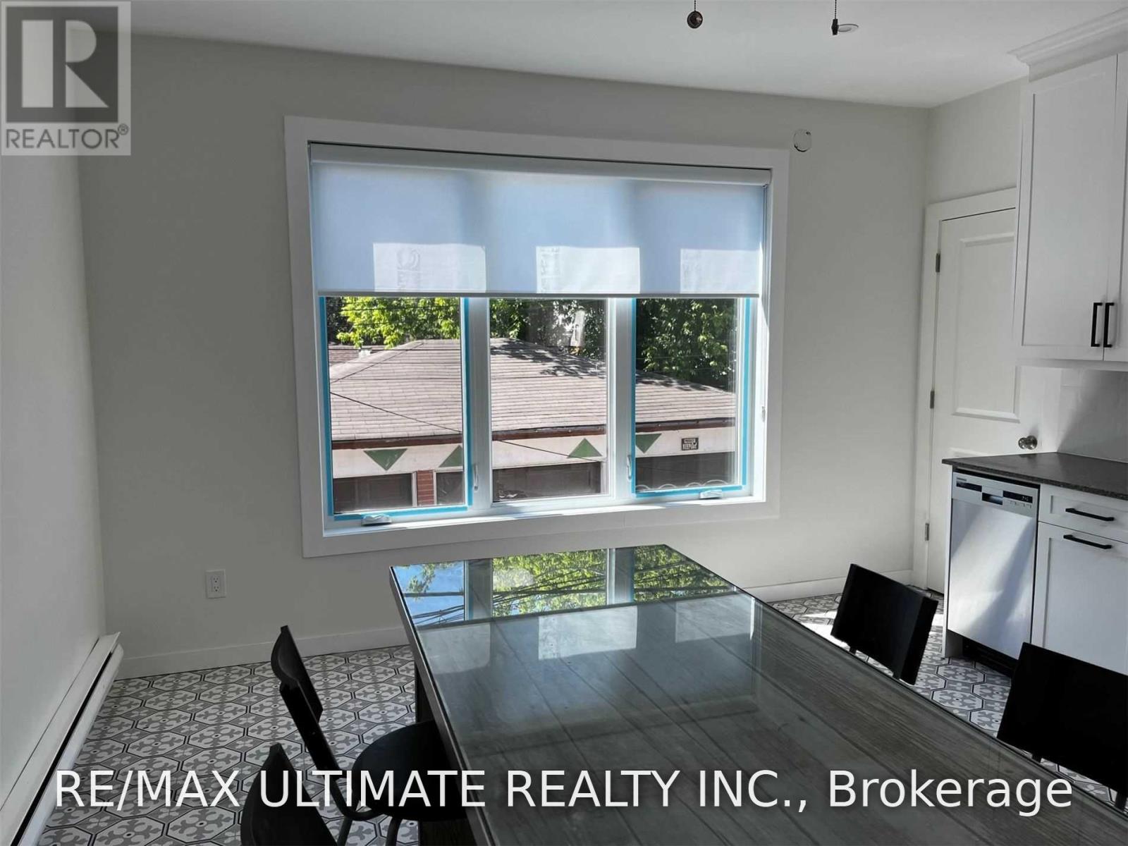 1065b St Clair Avenue W Property Photo 9