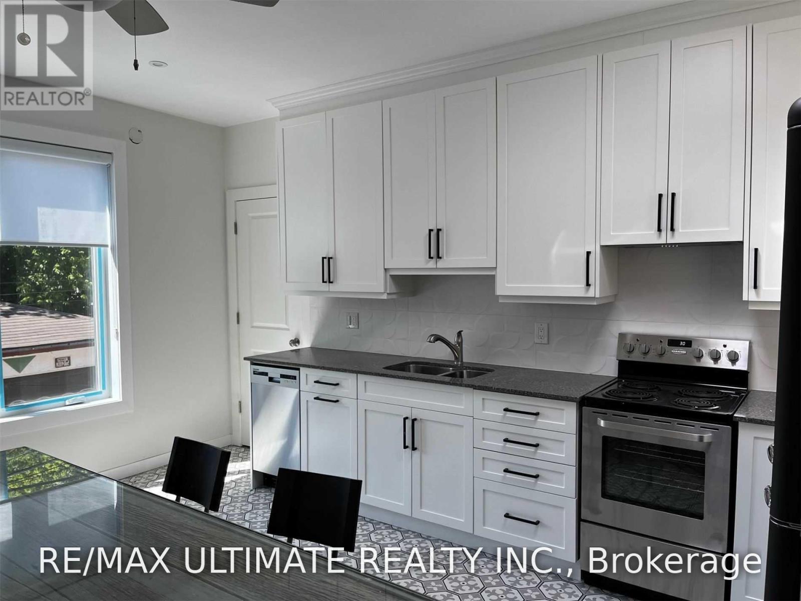 1065b St Clair Avenue W Property Photo 10