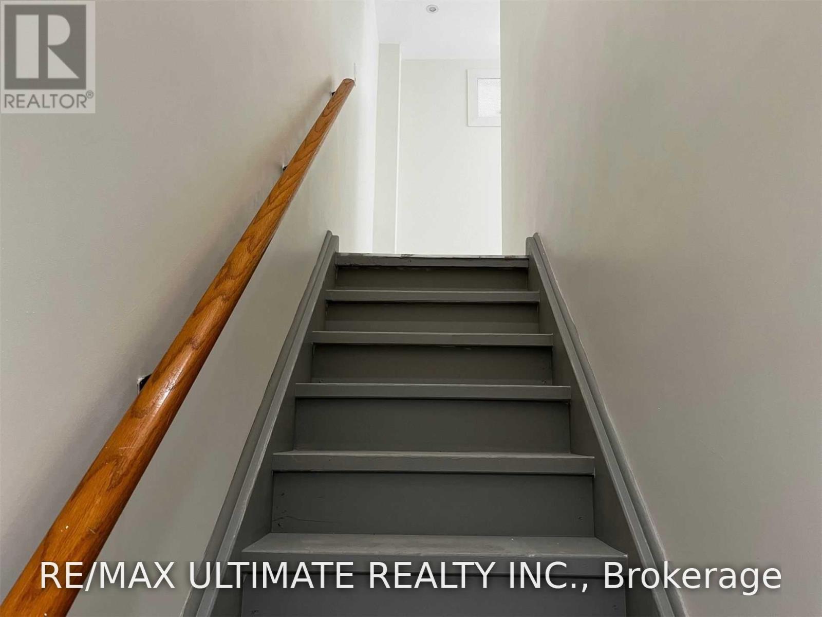 1065b St Clair Avenue W Property Photo 12