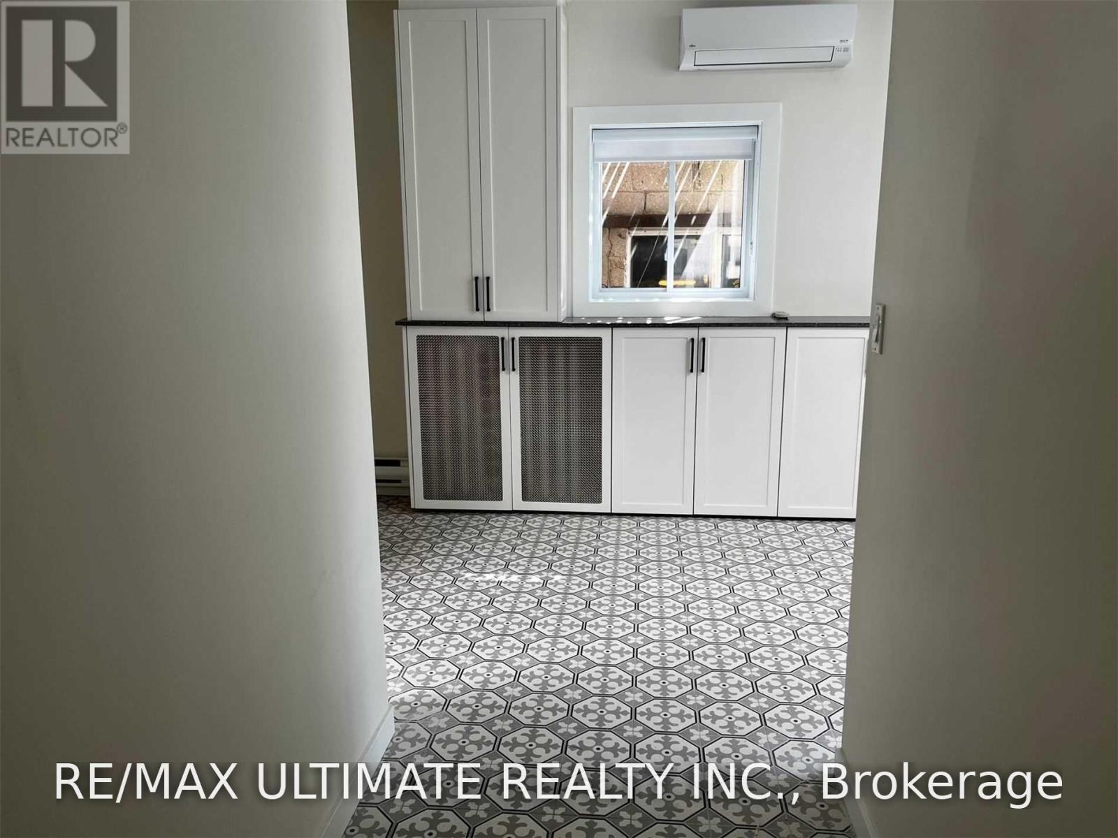 1065b St Clair Avenue W Property Photo 13