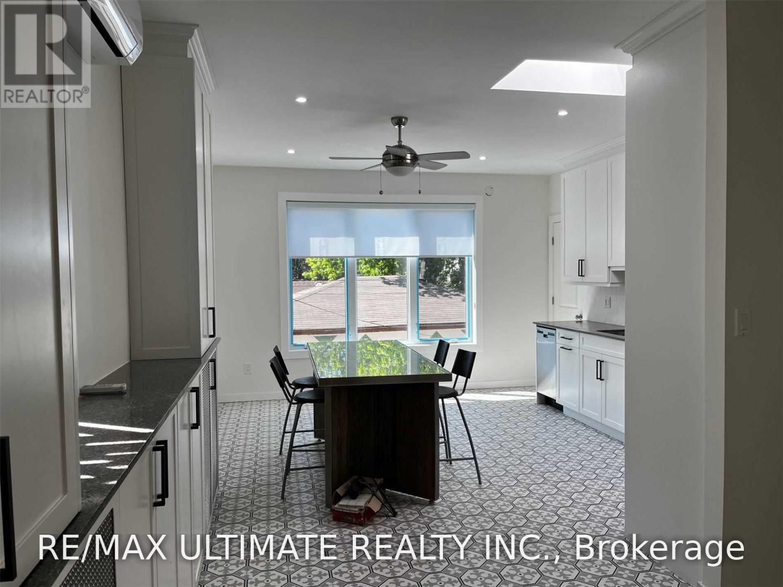 1065b St Clair Avenue W Property Photo 14