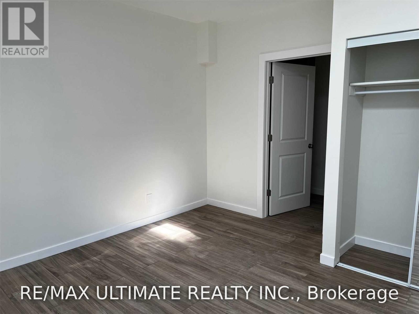 1065b St Clair Avenue W Property Photo 15