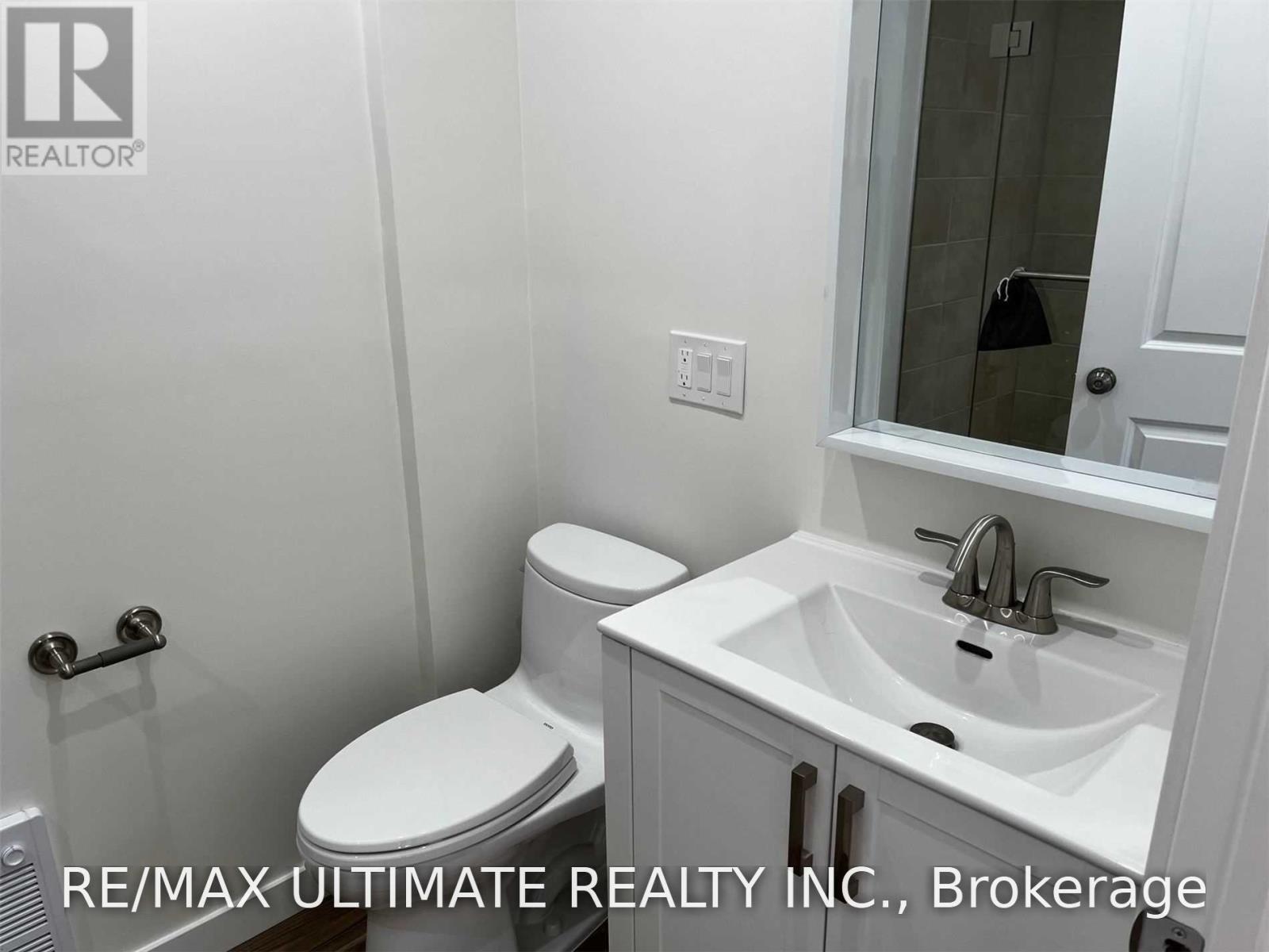 1065b St Clair Avenue W Property Photo 17