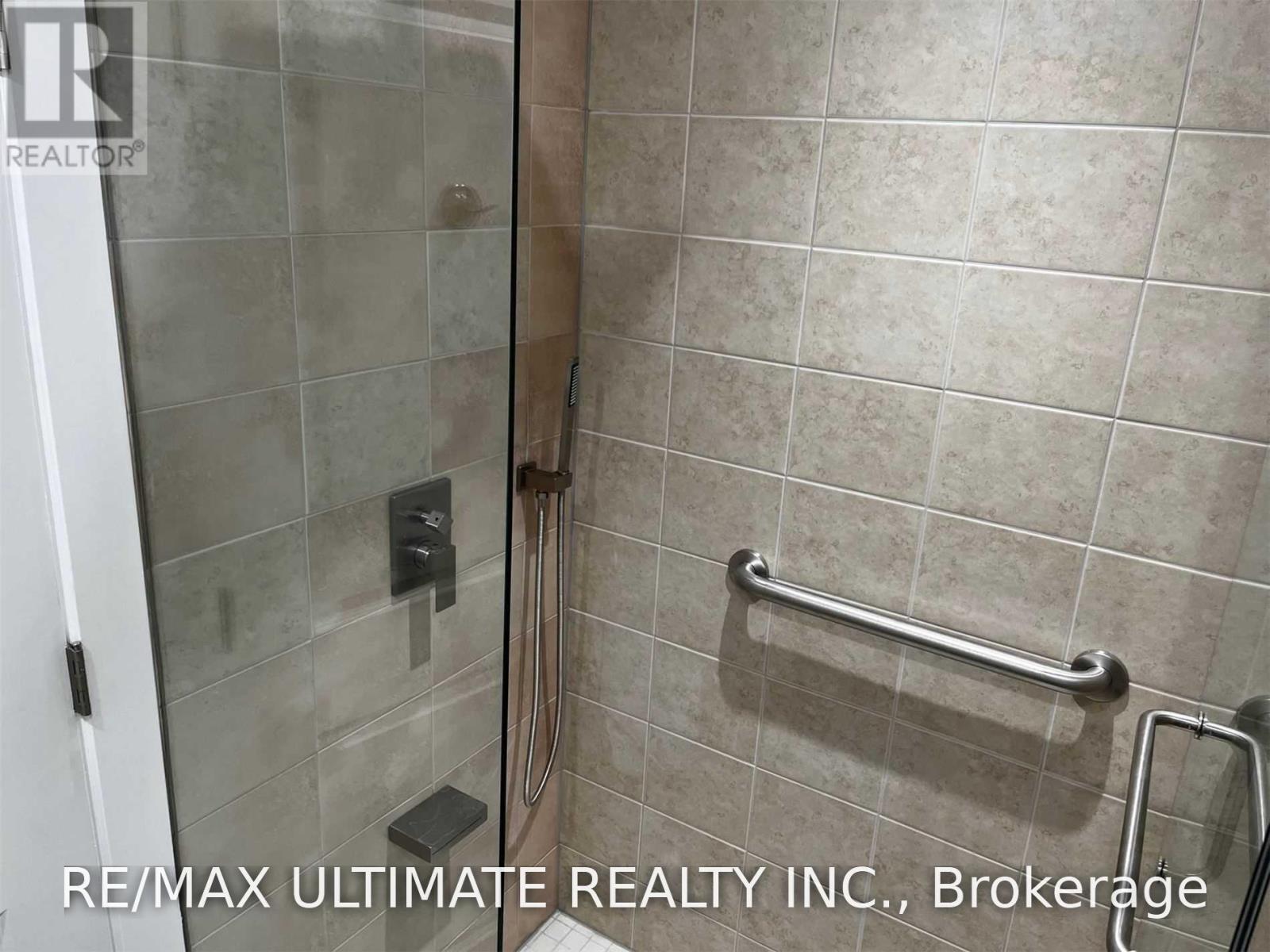 1065b St Clair Avenue W Property Photo 19