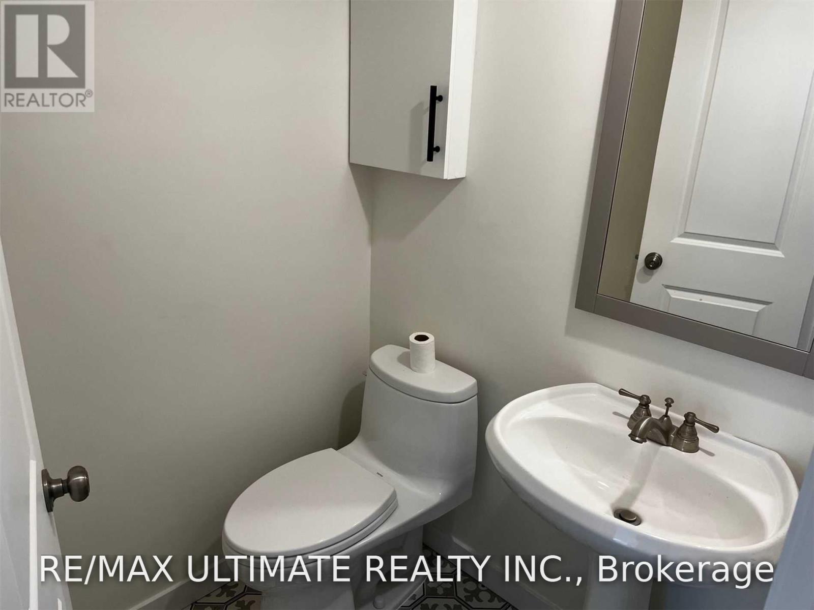 1065b St Clair Avenue W Property Photo 22