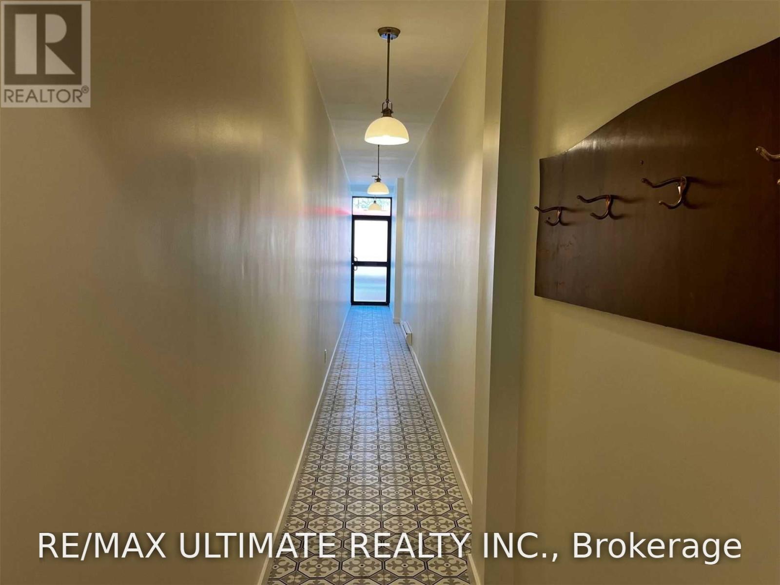 1065b St Clair Avenue W Property Photo 25