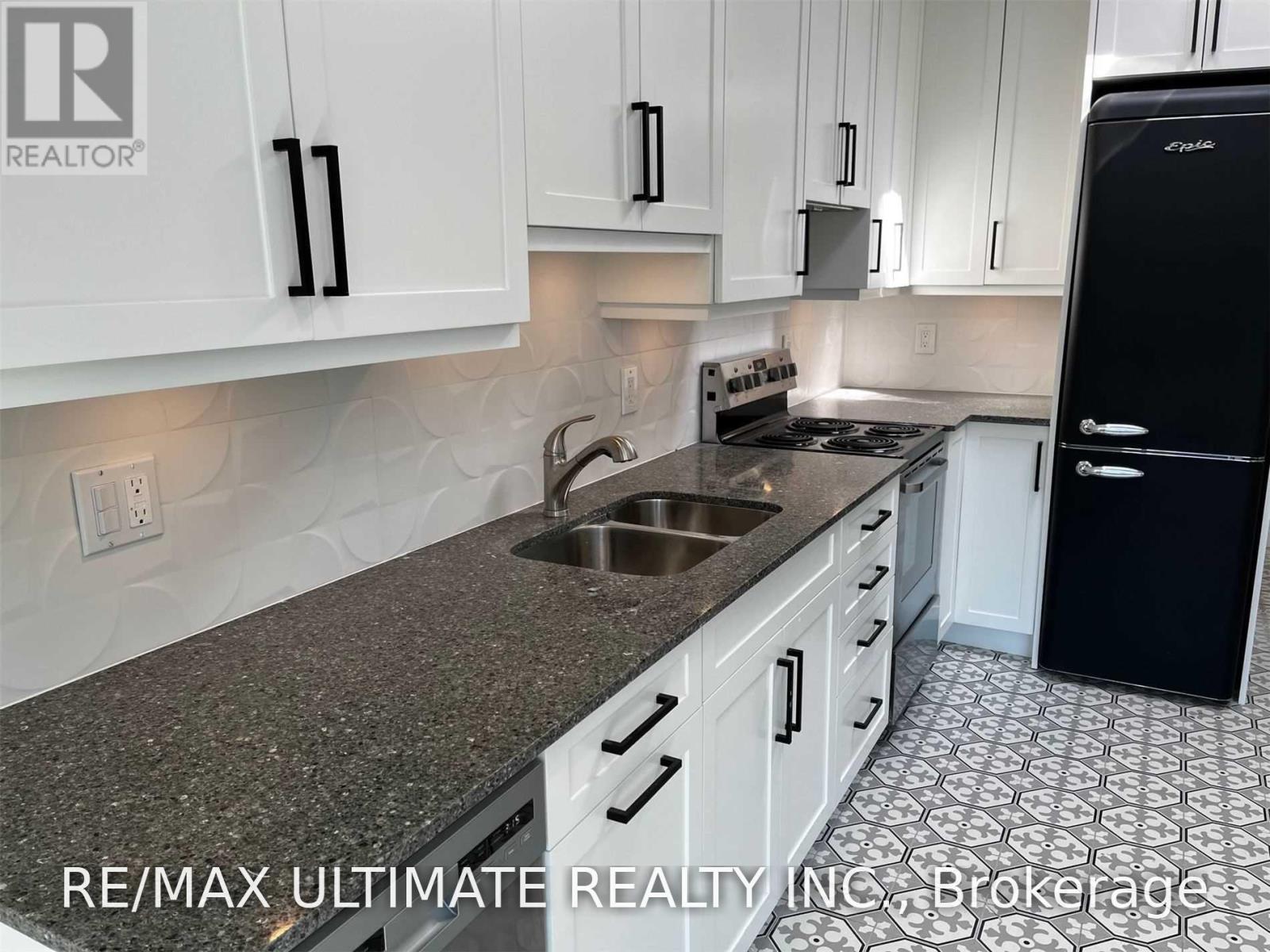 1065b St Clair Avenue W Property Photo 30