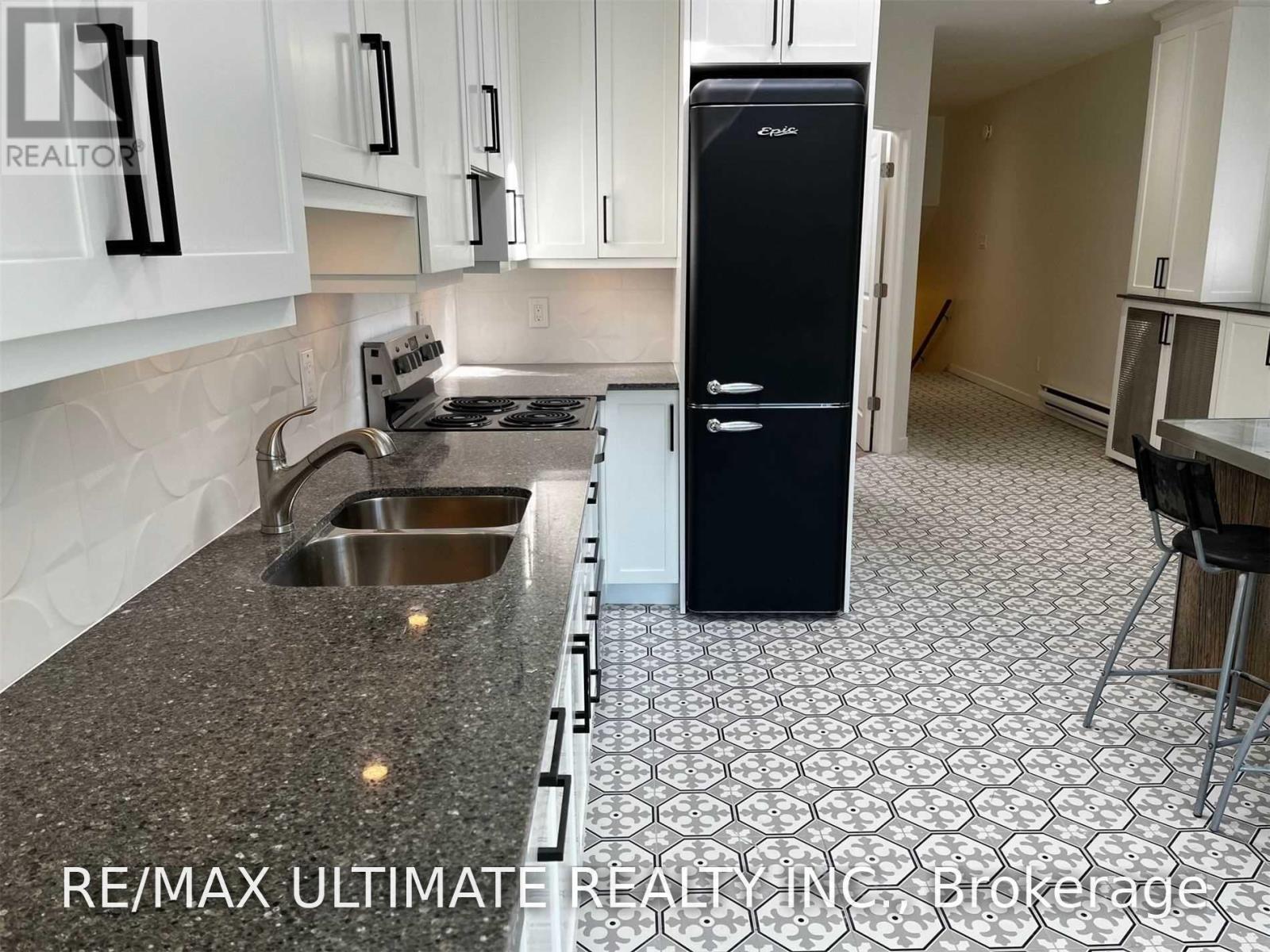 1065b St Clair Avenue W Property Photo 31