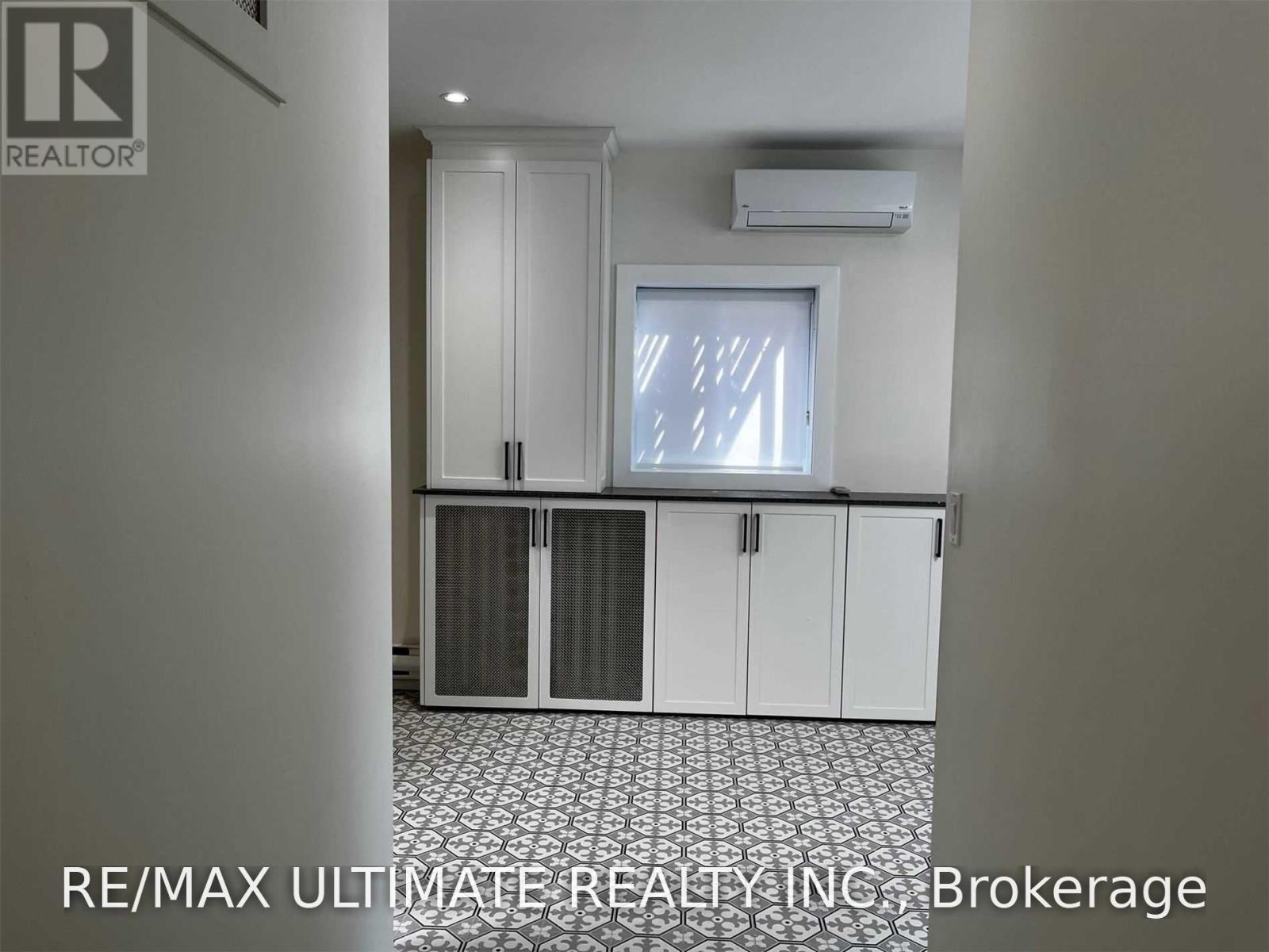 1065b St Clair Avenue W Property Photo 32