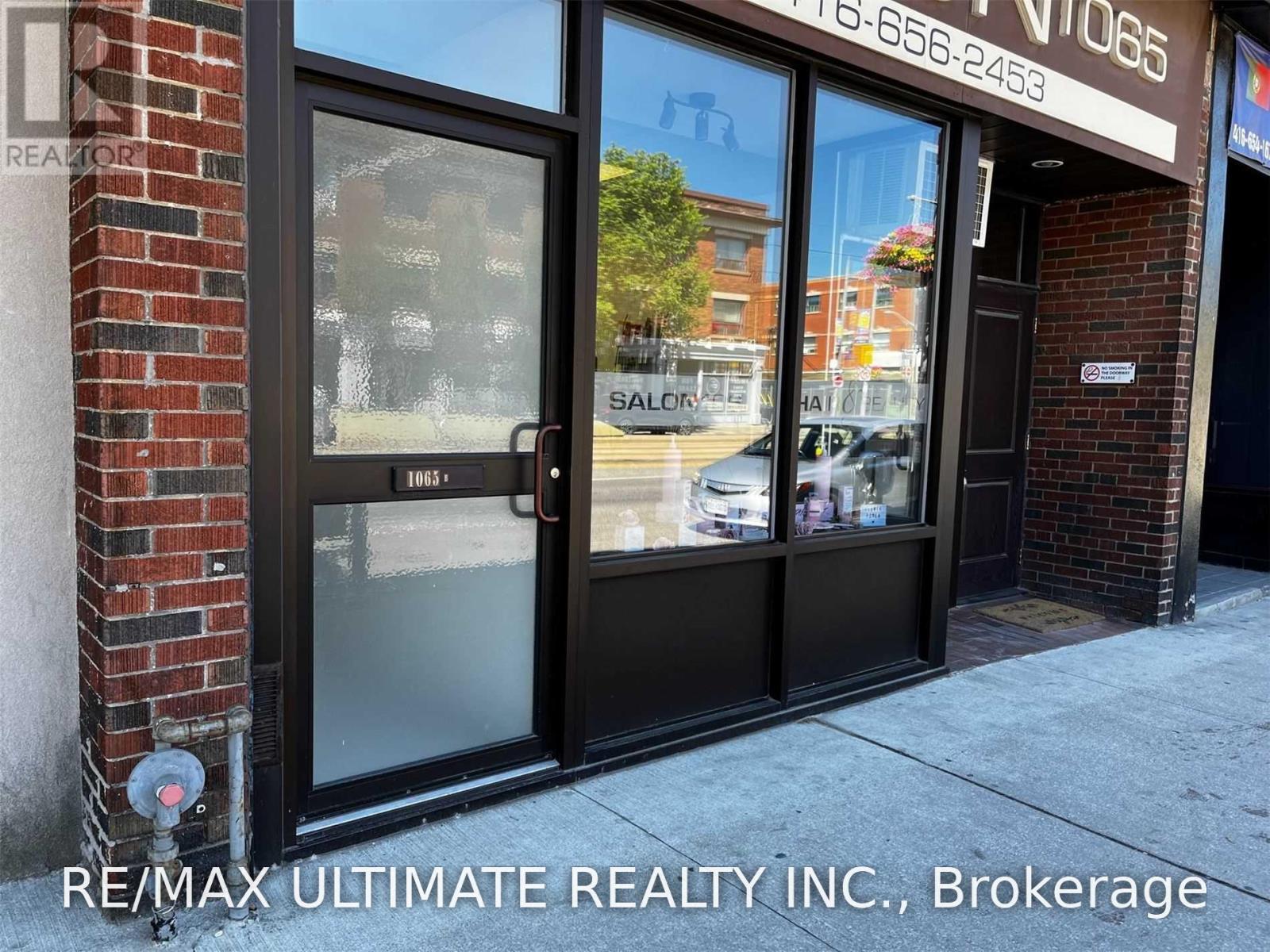 1065b St Clair Avenue W Property Photo 33