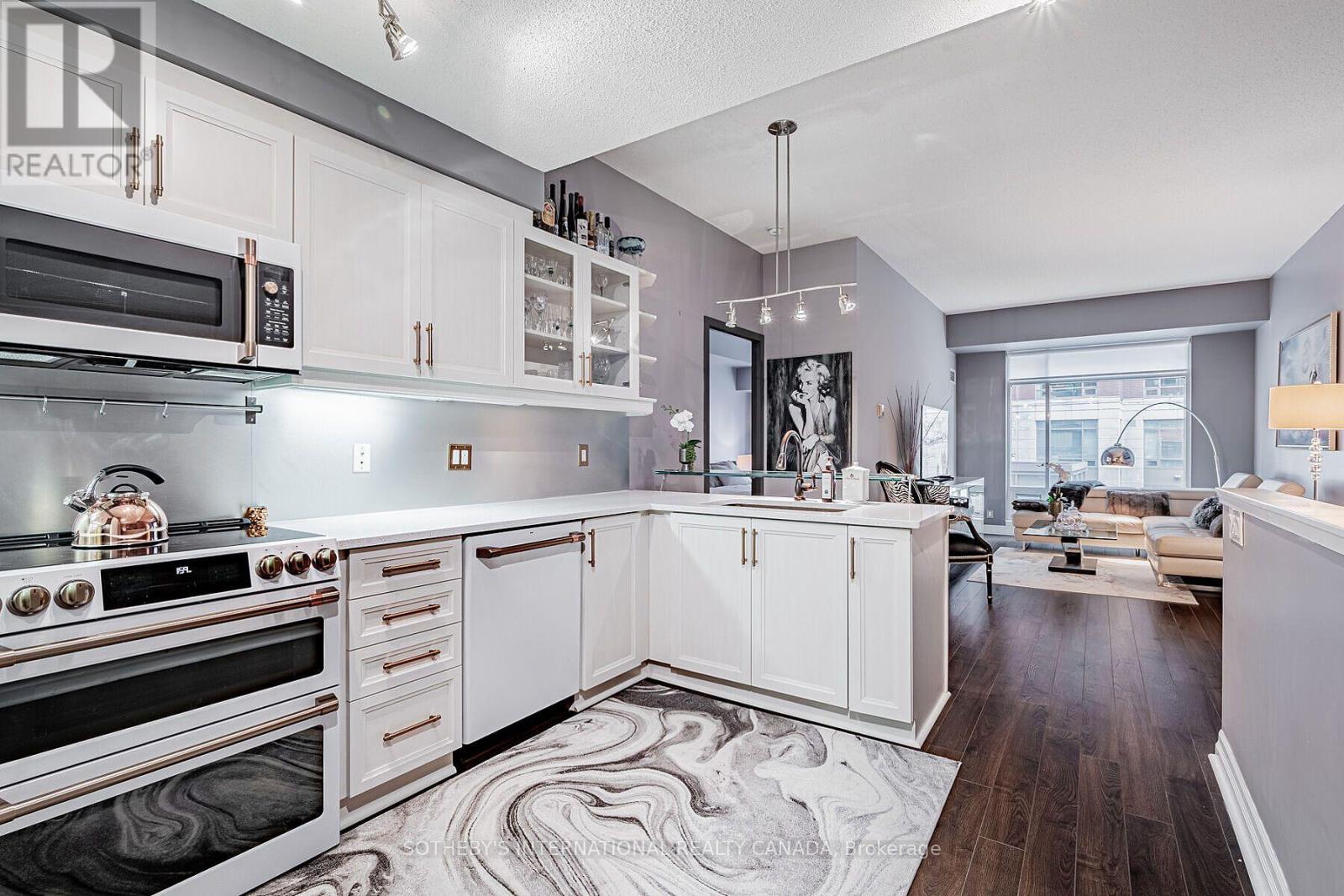 106W UP - 500 QUEENS QUAY W Property Photo 1