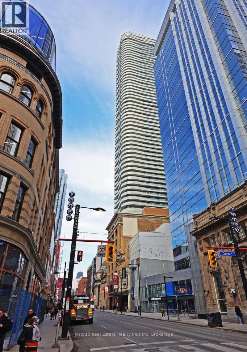 2914 - 197 YONGE STREET Property Photo 1