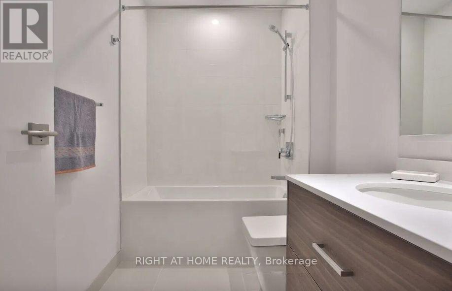 4208 - 488 University Avenue Property Photo 17