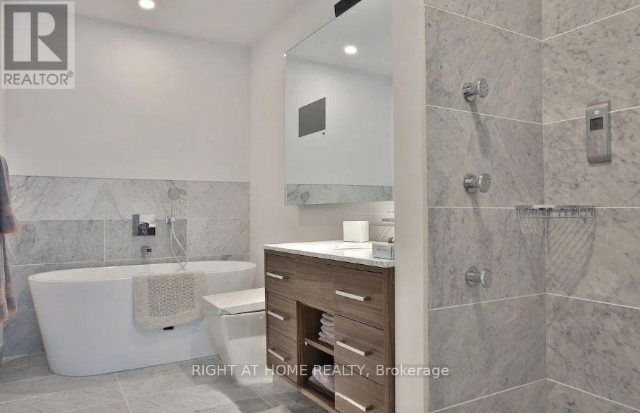 4208 - 488 University Avenue Property Photo 18