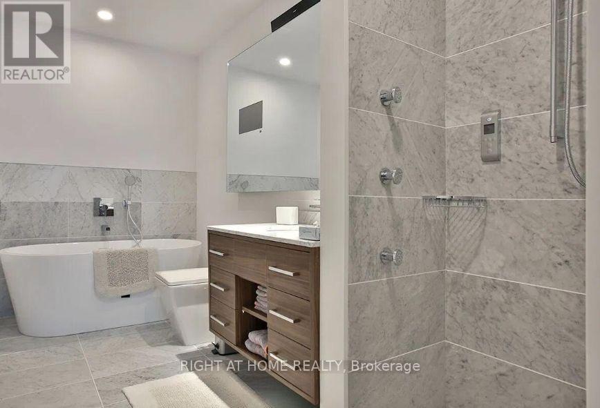 4208 - 488 University Avenue Property Photo 19