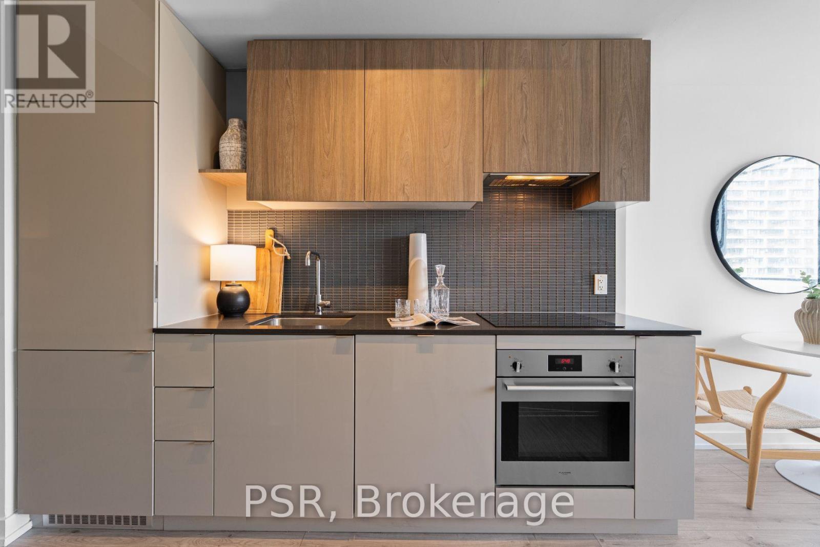 2601 - 161 Roehampton Avenue Property Photo 9