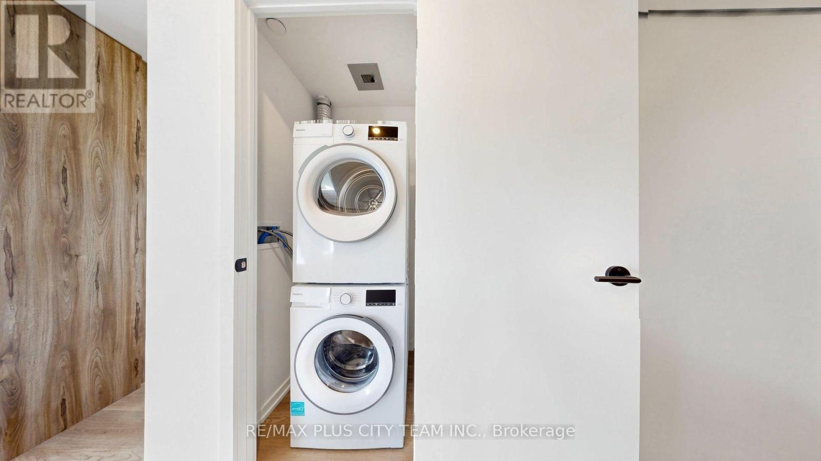 1703 - 109 Erskine Avenue Property Photo 11