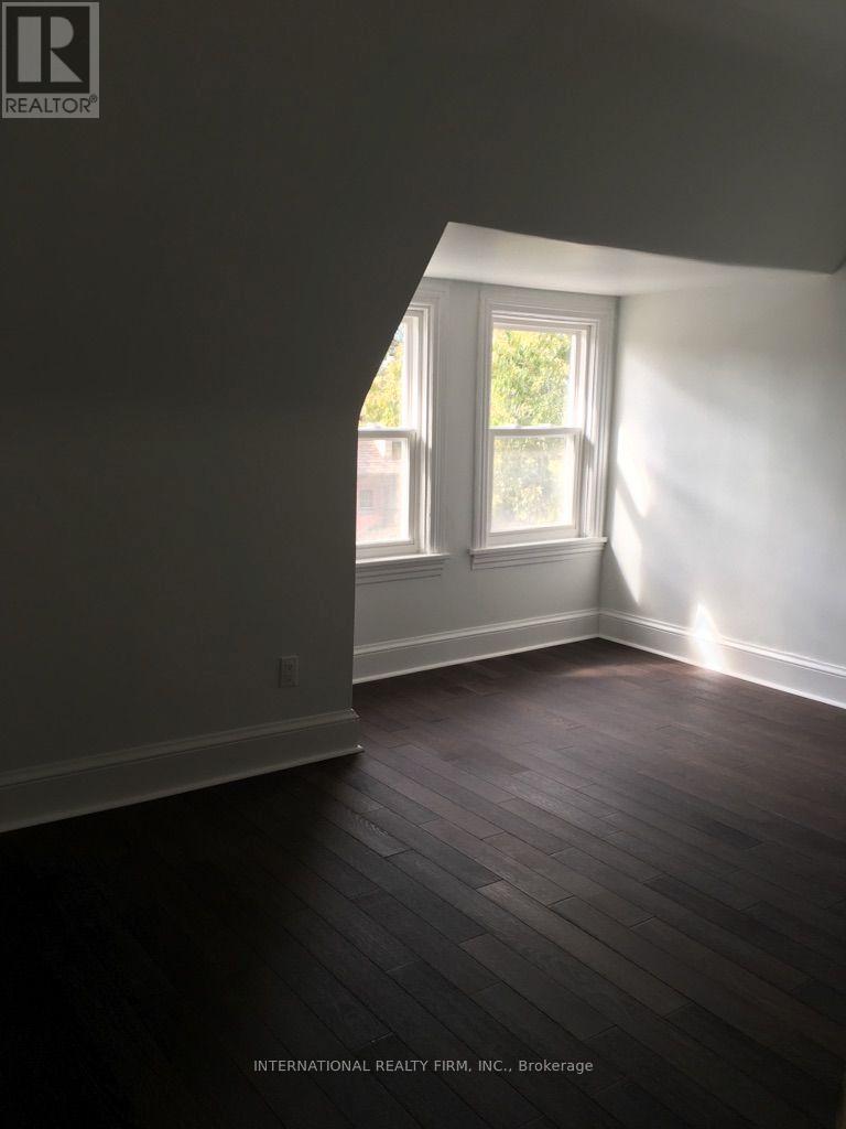 2 - 161 Montrose Avenue Property Photo 1