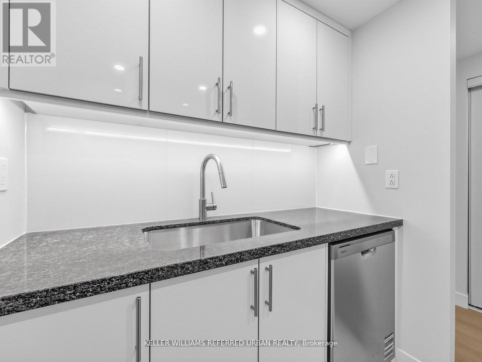 217 - 7 Bishop Avenue Property Photo 25