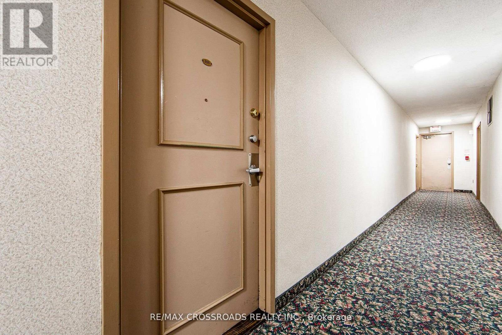 205 - 5 Shady Golfway Property Photo 3