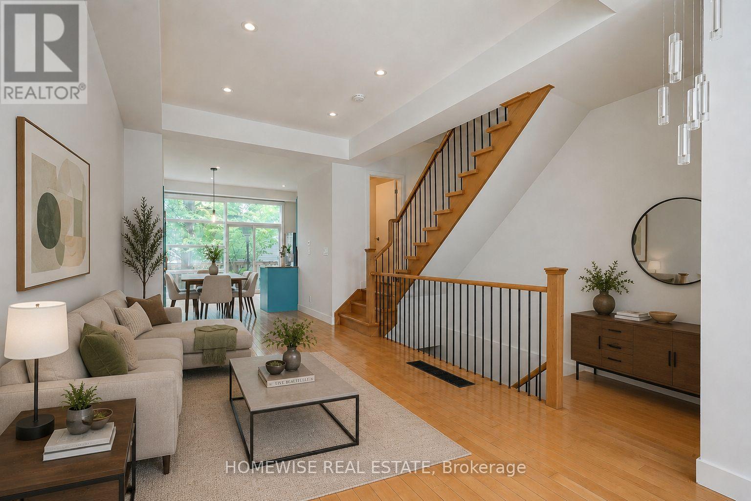476 KING STREET E