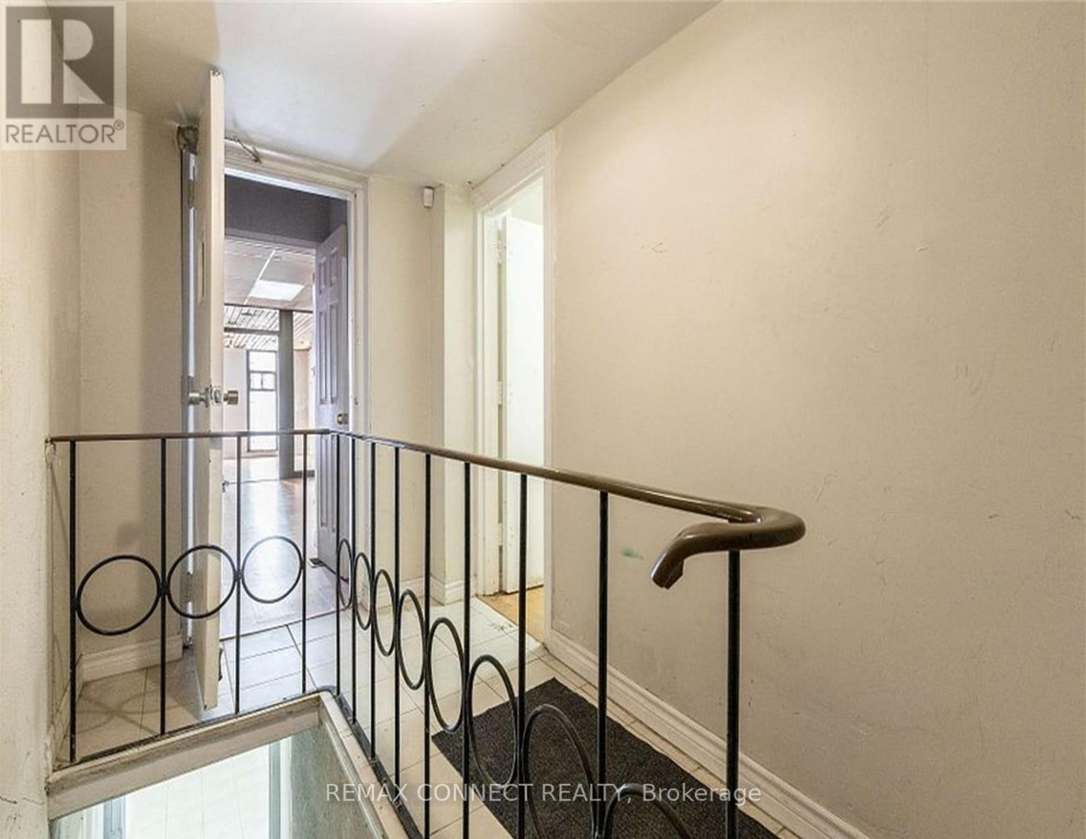 1105 Bathurst Street Property Photo 9