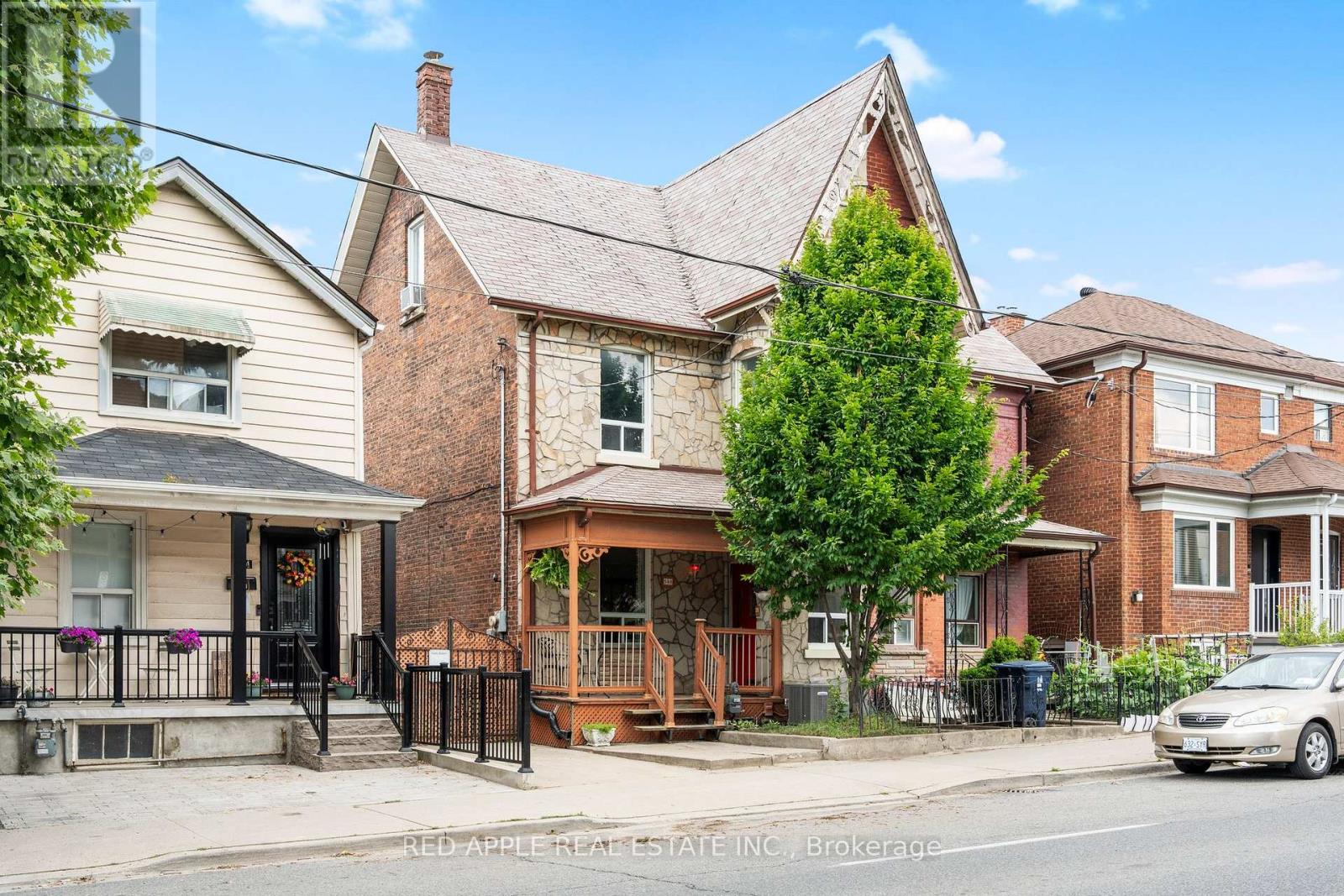 546 Dufferin Street Property Photo 1