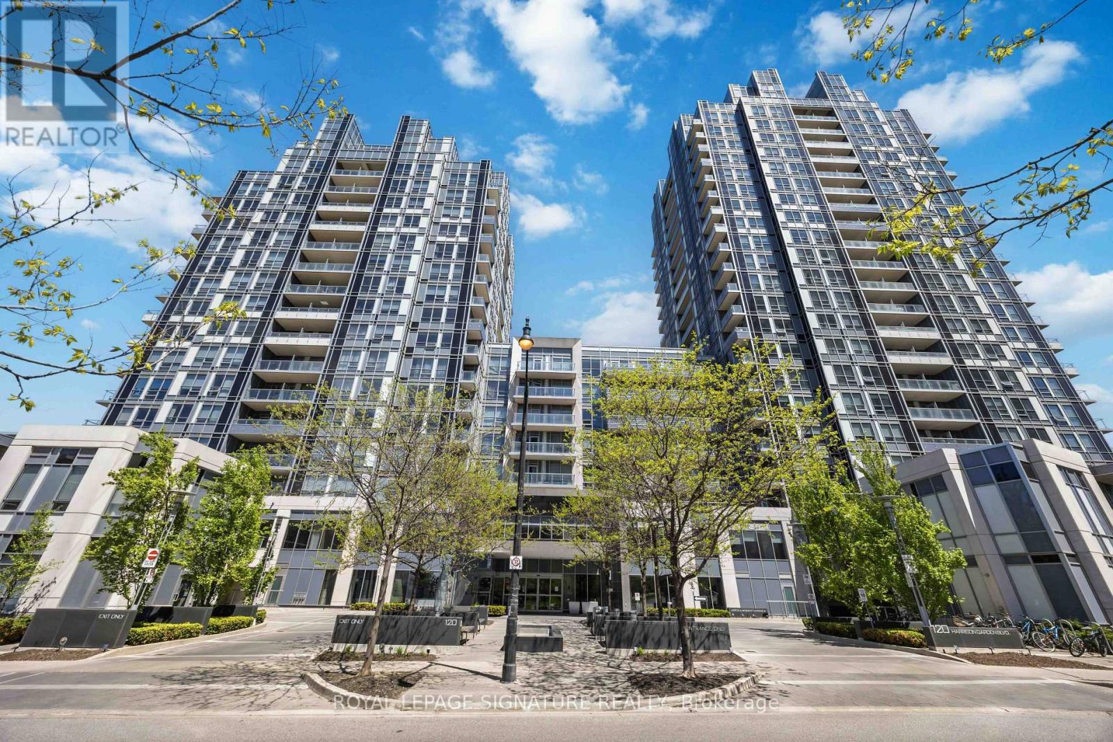 1427 - 120 Harrison Garden Boulevard Photo de la propriété 1