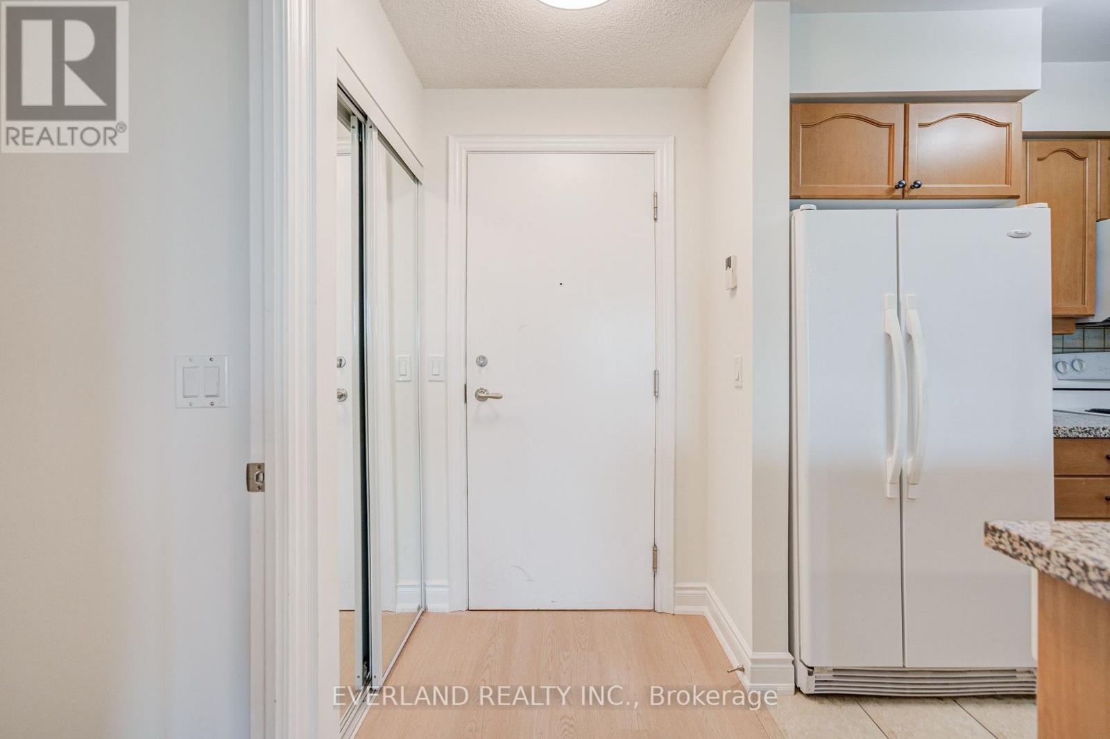 707 - 15 Greenview Avenue Property Photo 6