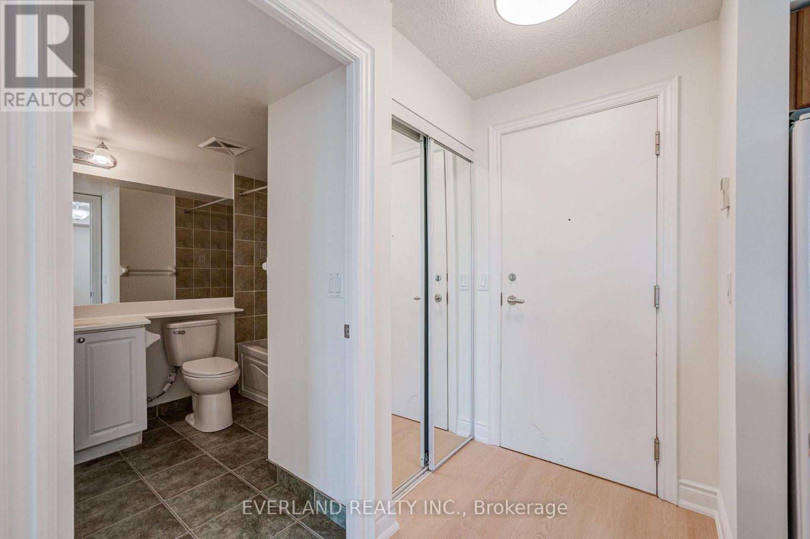 707 - 15 Greenview Avenue Property Photo 7