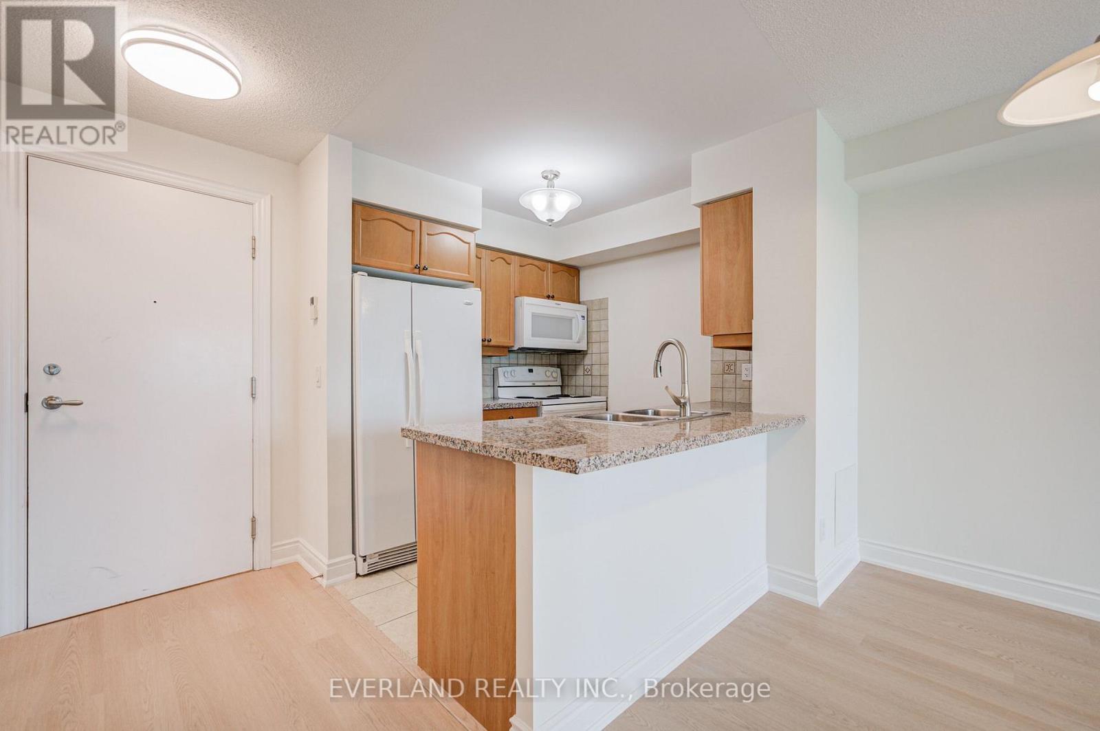 707 - 15 Greenview Avenue Property Photo 8
