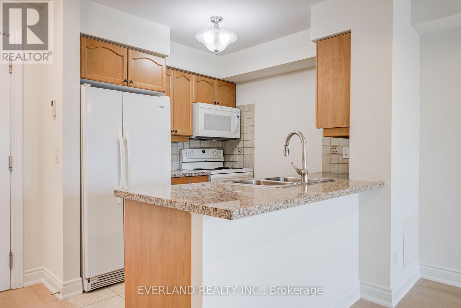 707 - 15 Greenview Avenue Property Photo 9