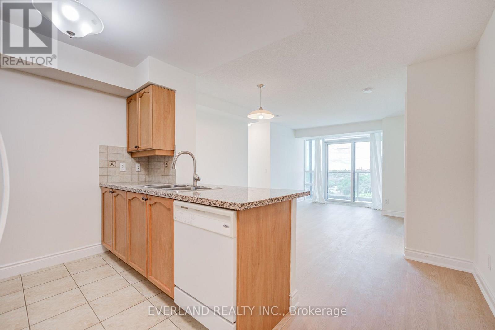 707 - 15 Greenview Avenue Property Photo 10