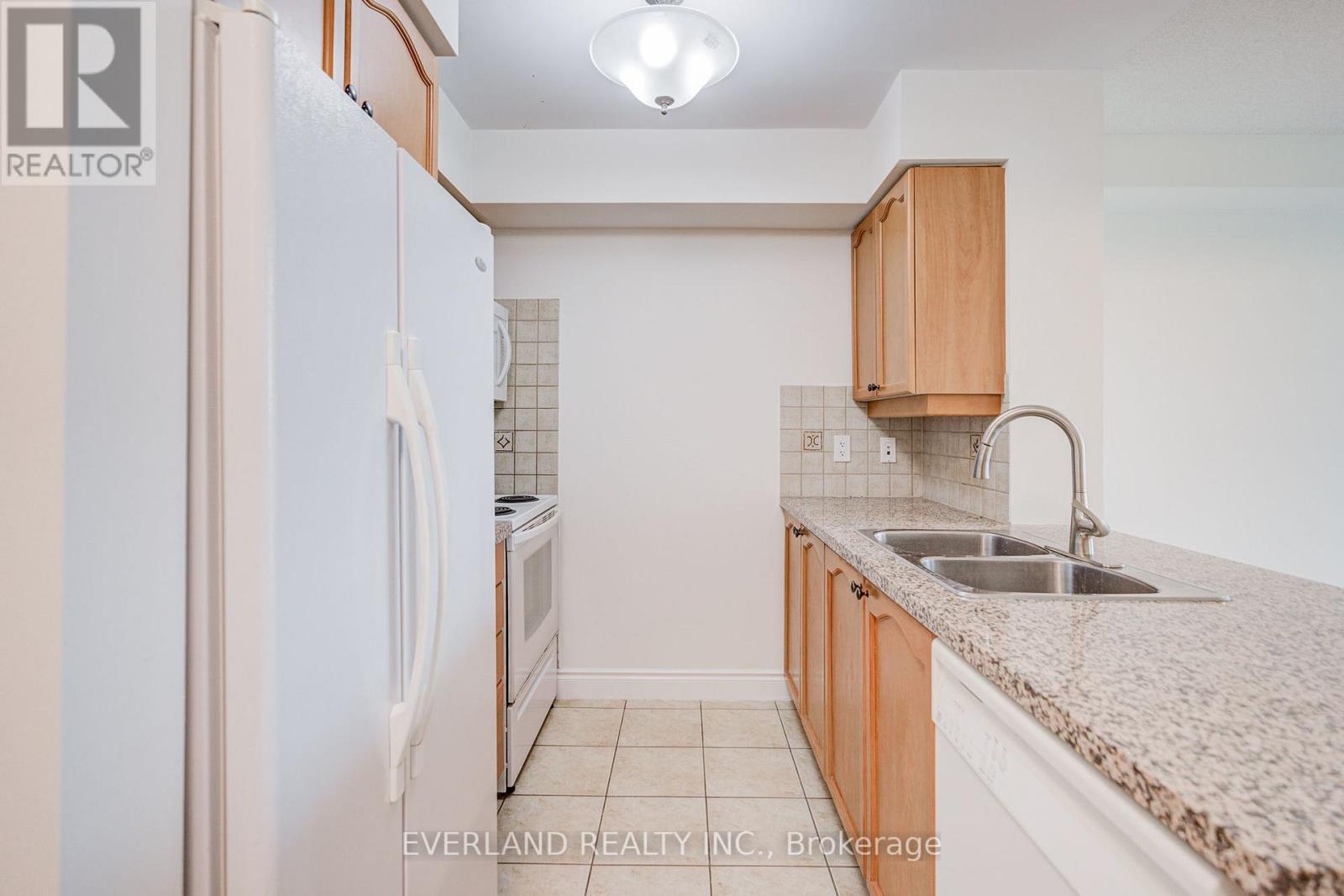 707 - 15 Greenview Avenue Property Photo 11