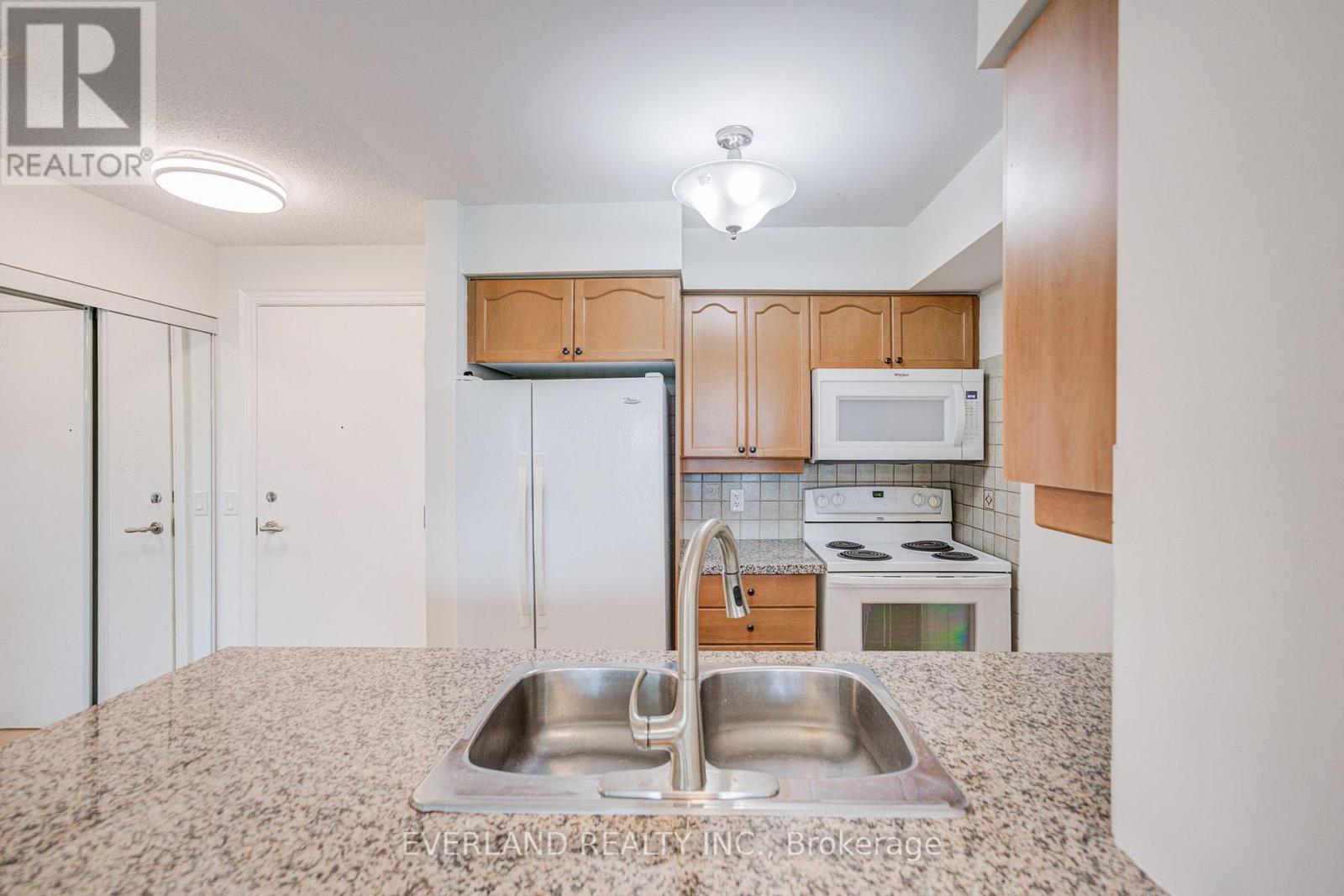 707 - 15 Greenview Avenue Property Photo 12