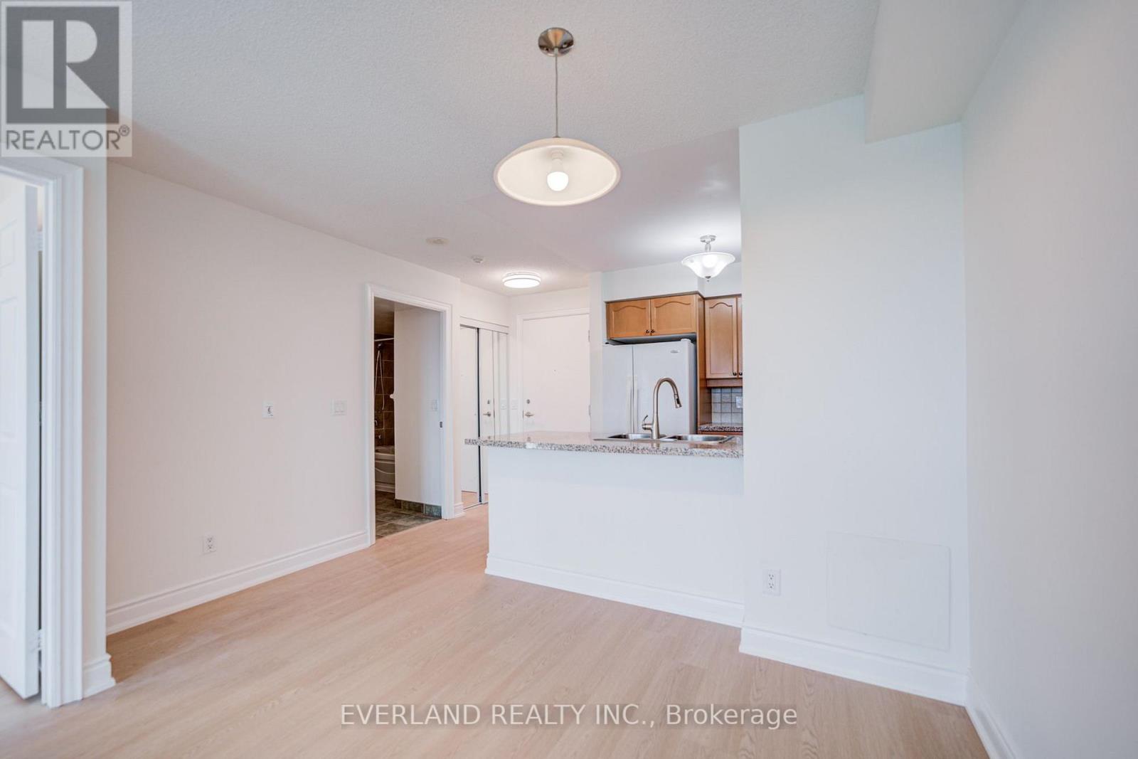 707 - 15 Greenview Avenue Property Photo 18