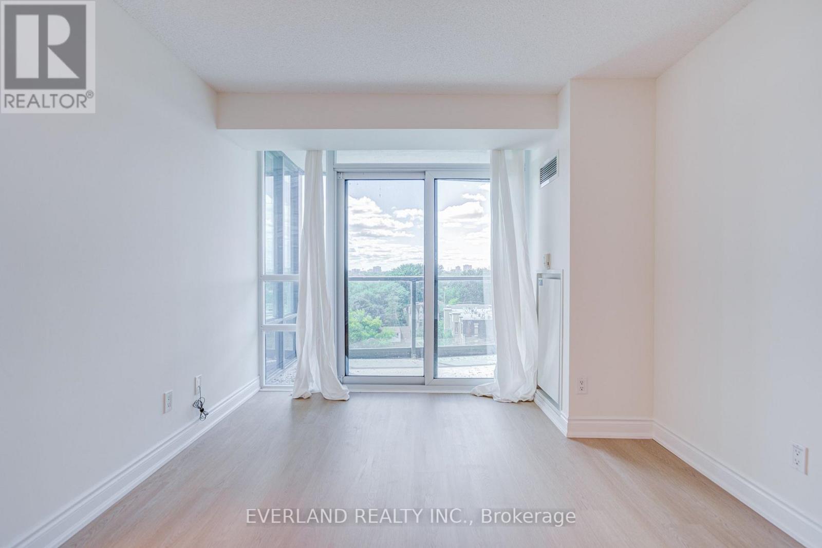 707 - 15 Greenview Avenue Property Photo 22