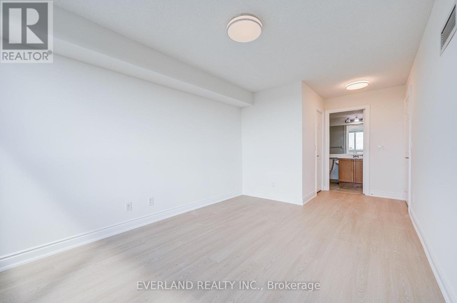707 - 15 Greenview Avenue Property Photo 28