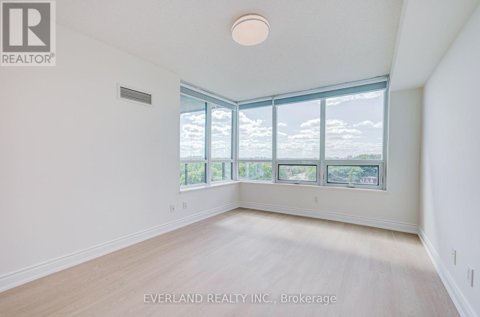 707 - 15 Greenview Avenue Property Photo 29