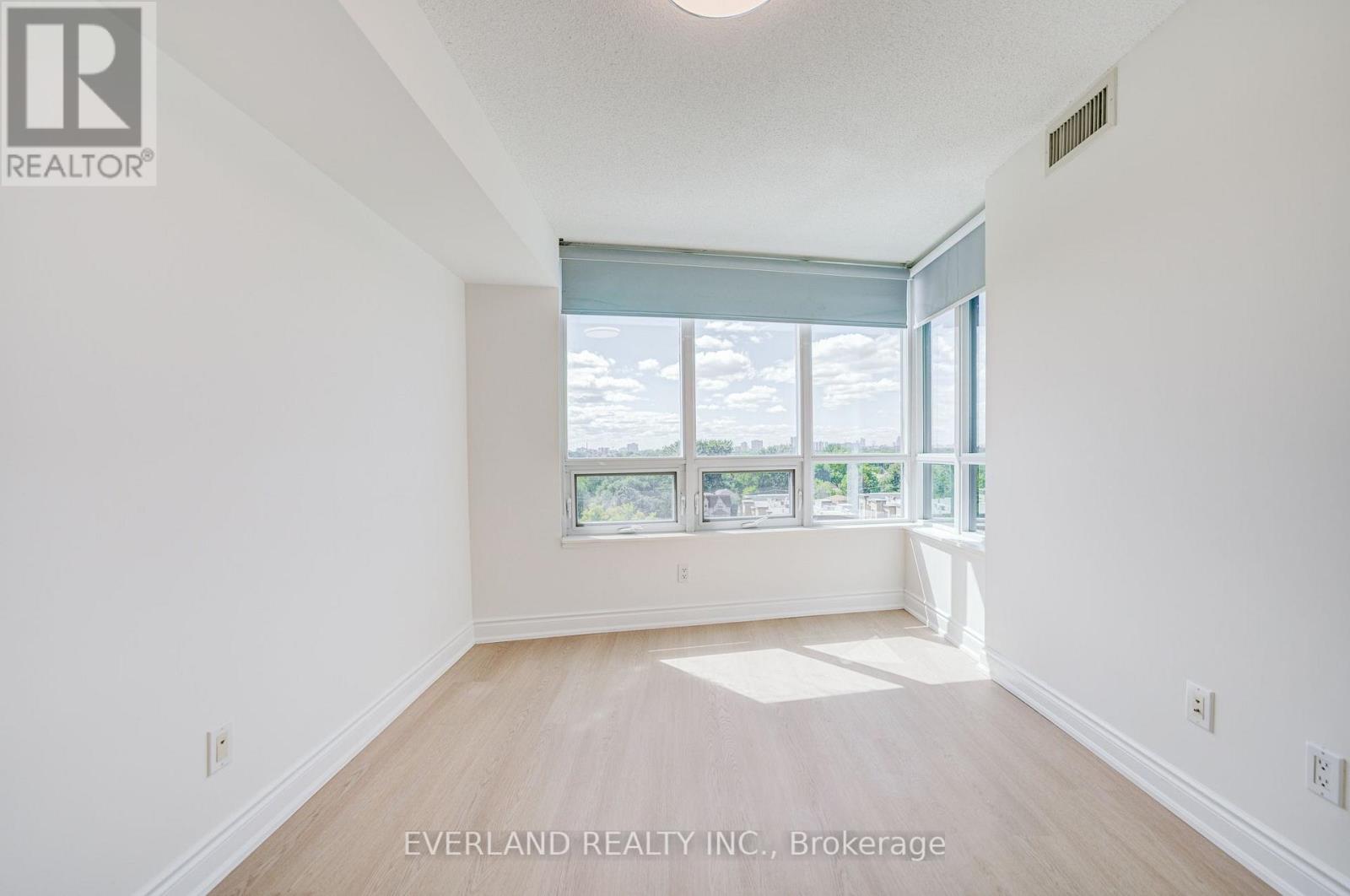 707 - 15 Greenview Avenue Property Photo 34