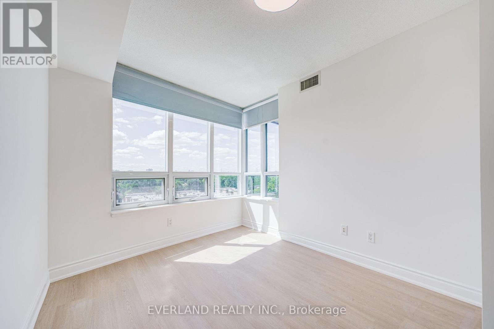 707 - 15 Greenview Avenue Property Photo 35