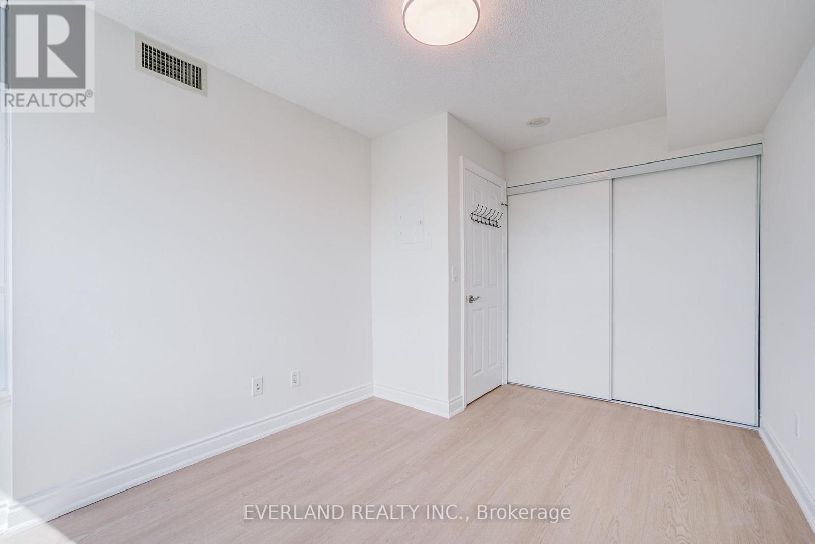 707 - 15 Greenview Avenue Property Photo 37