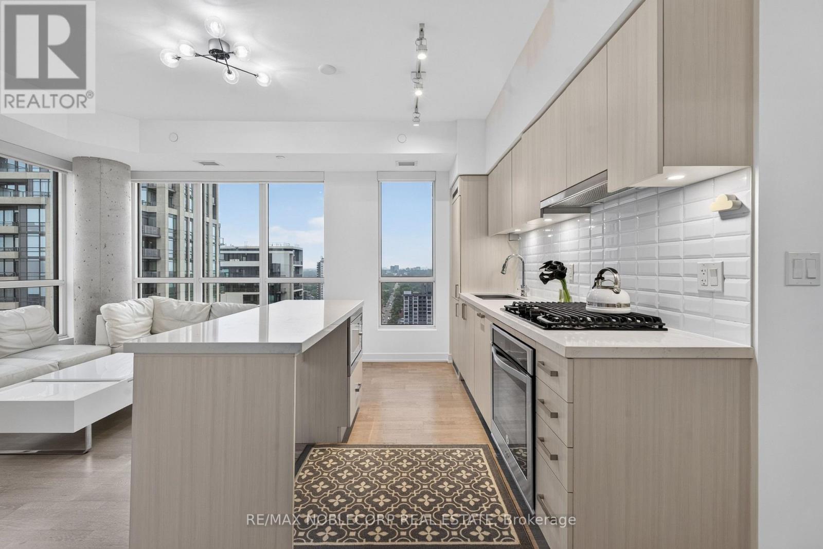 1911 - 501 St Clair Avenue W Property Photo 9