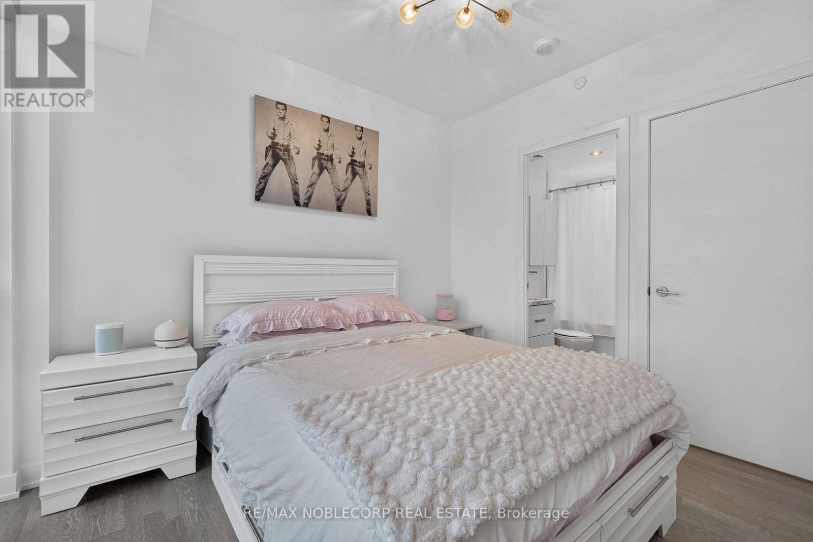 1911 - 501 St Clair Avenue W Property Photo 13
