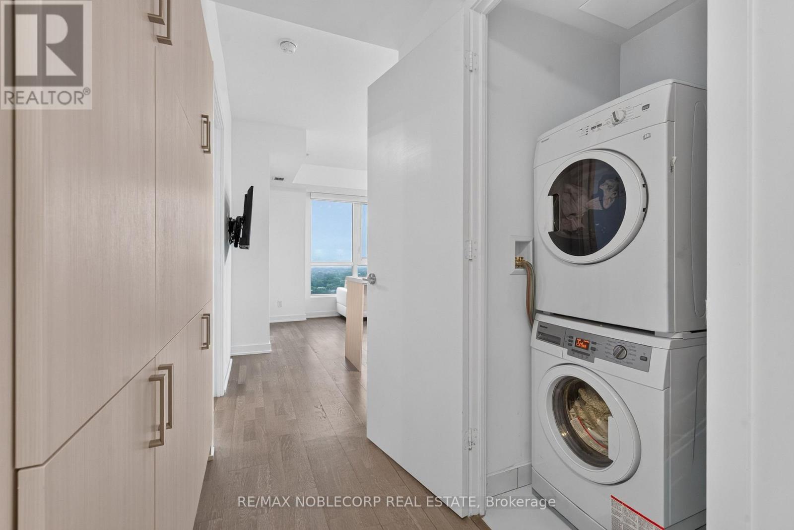 1911 - 501 St Clair Avenue W Property Photo 14